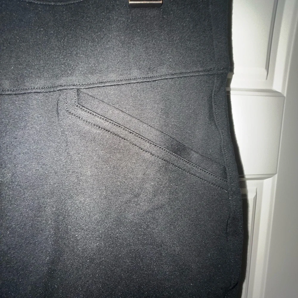 SPANX Black Ankle & Cropped Ponte Pants - Picture 10 of 11